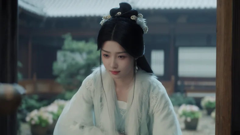 李嘉欣生日派對驚艷全場，深V禮服完美身材，網(wǎng)友：歲月不敗美人