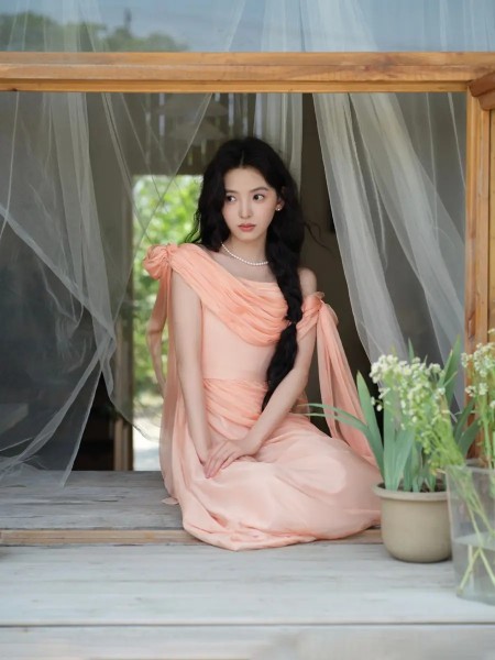 劉亦菲缺席白玉蘭惹爭議，被曝得知不會獲獎后離開，被批格局太小