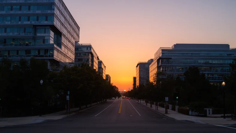 “禁酒令”后，小城酒店餐廳為誰亮燈？